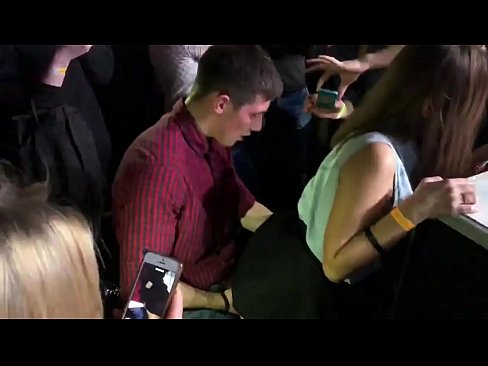 ❤️ Ngono ya kweli katika kilabu cha usiku cha Urusi. Msichana wa miaka 18 wa Kirusi kwenye njia ya haja kubwa na uke alijifunga kwenye klabu ya usiku Pononi kuu kwa sw.porn-milf-300.ru